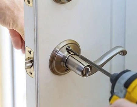 Signs Your Door Lock Needs Professional Repair in St. Charles