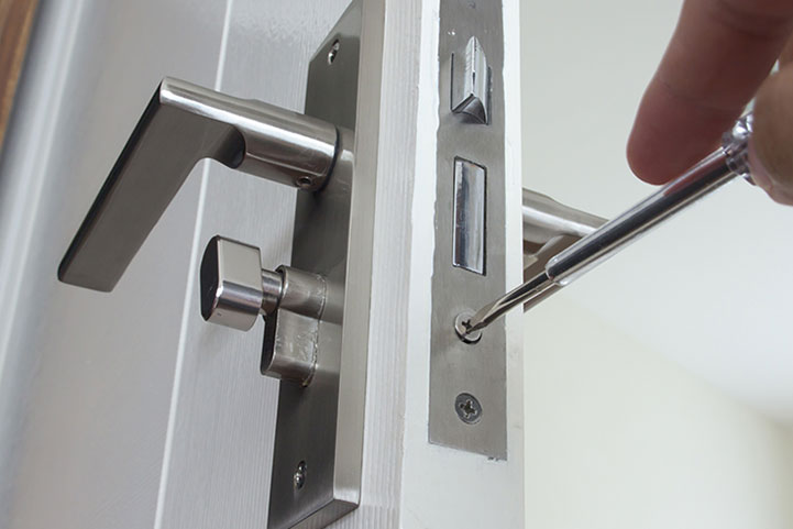 person holding a remote key in St. Peters