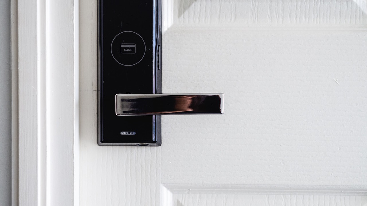 How Long Should a Smart Lock Battery Last in St. Charles Homes?