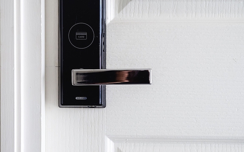How Long Should a Smart Lock Battery Last in St. Charles Homes?